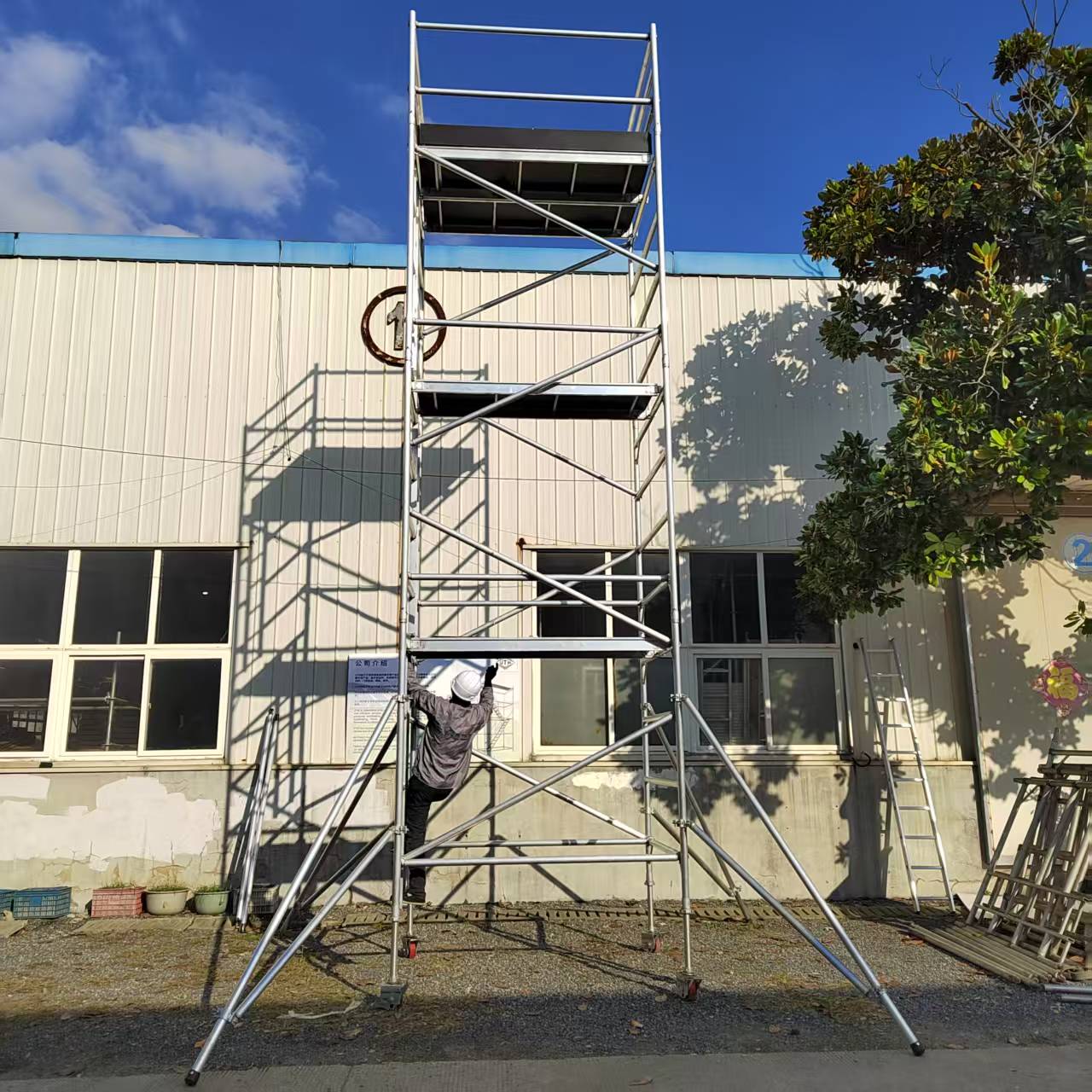 How To Choose The Right Aluminum Scaffold Mobile Tower?